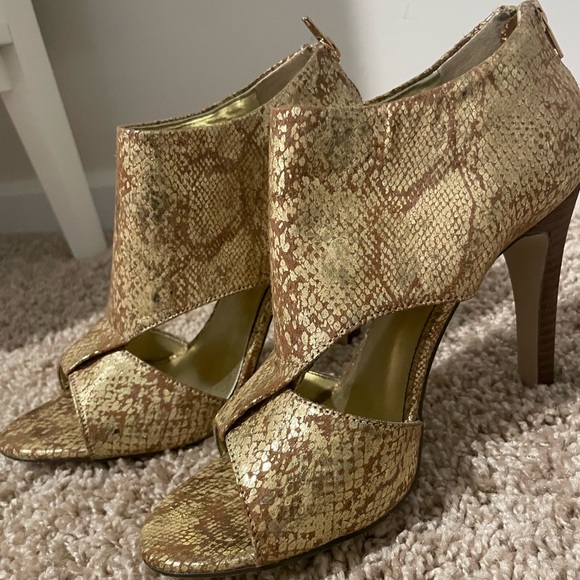 Soul Society Gold Metallic Snake Skin Heels Size 7.5 - Picture 5 of 11